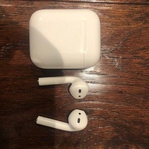 Apple 1 Gen Air Pods w/ Case and Charger